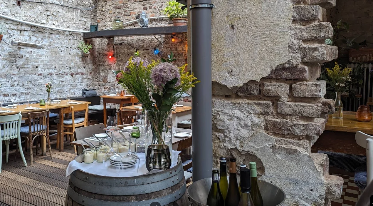 Haadi Bistro & Cafe