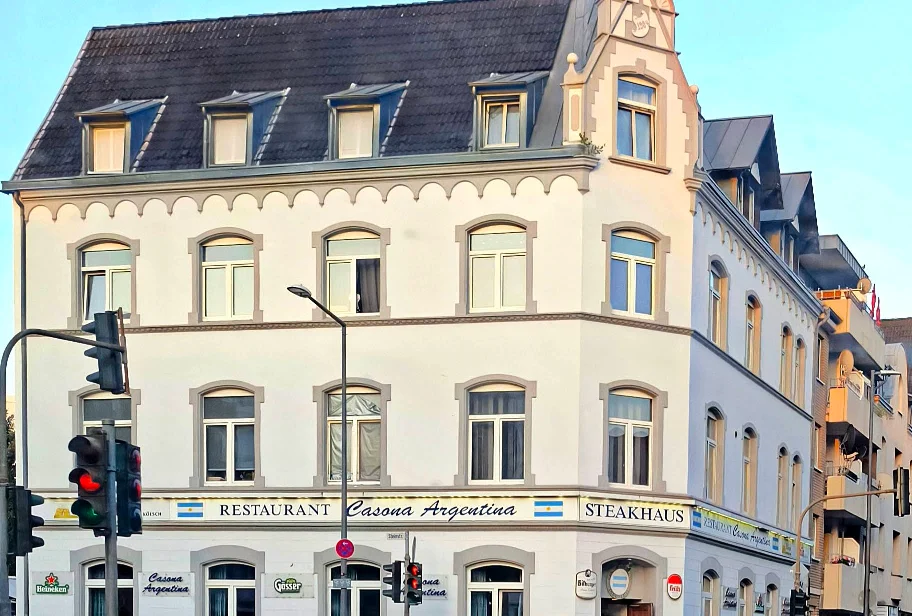 Haadi Bistro & Cafe